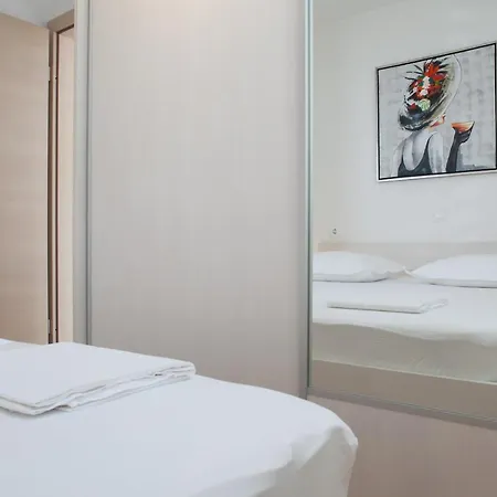 Sara マカルスカ