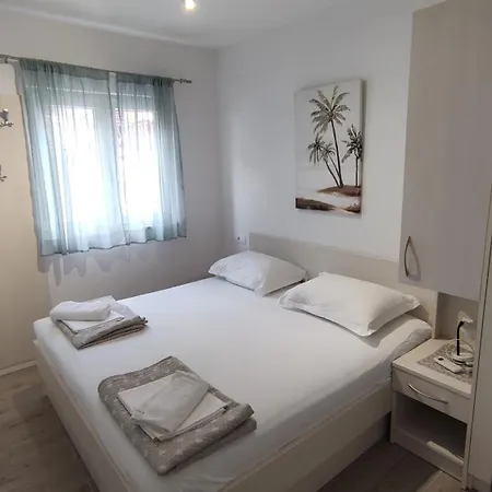 Sara アパート マカルスカ